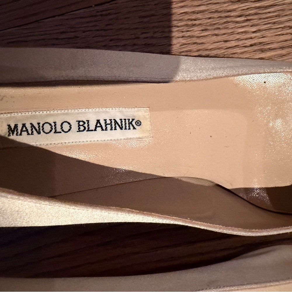 Manolo Blahnik white Satin Pumps